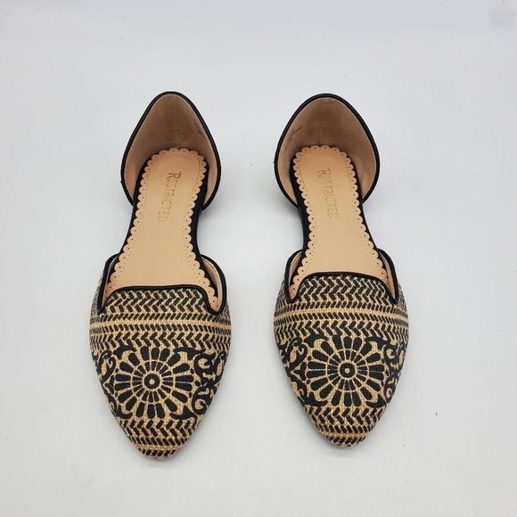 Restricted Shoes Women's 7M Point Toe Flats - Picture 7 of 8